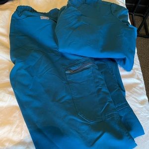Figs scrub set. M Casma 3 pocket top and SP Skinny pants. Teal